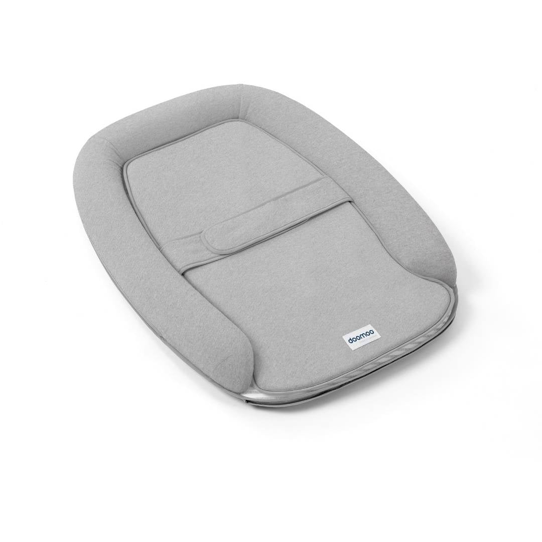 doomoo-cosy-care-wickelauflage-baumwolle-mit-gurt image 6